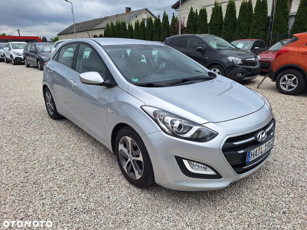 Hyundai i30 blue 1.6 GDI Trend - 2