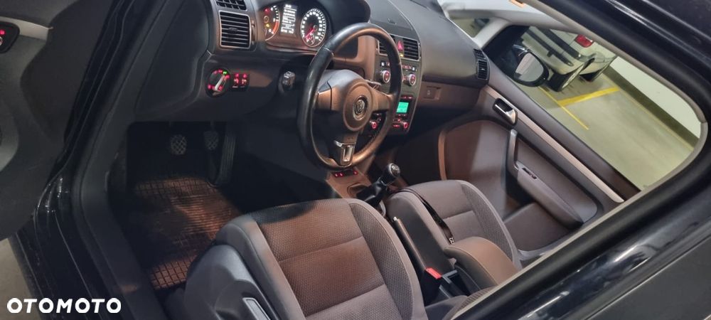Volkswagen Touran - 10