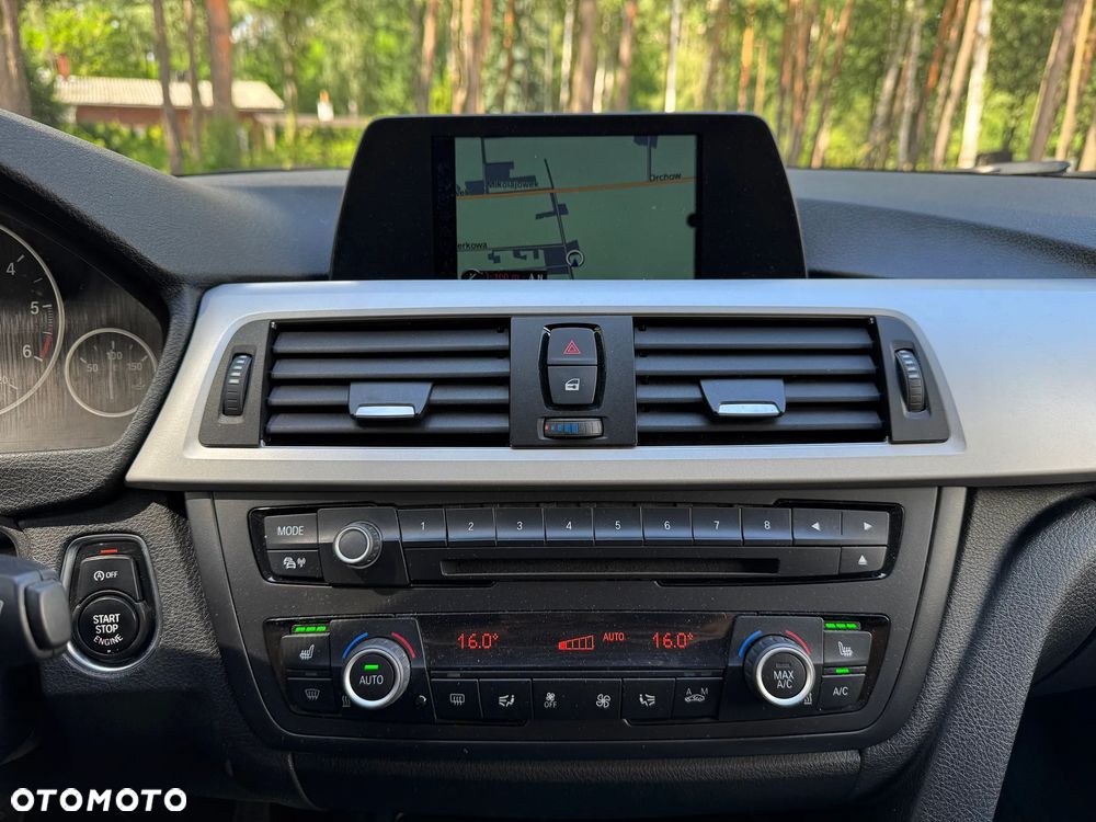 BMW Seria 3 318d DPF Edition Sport - 25