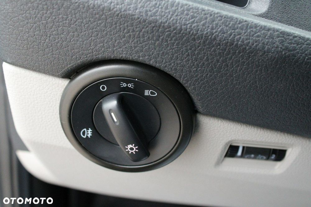 Volkswagen Caravelle - 13