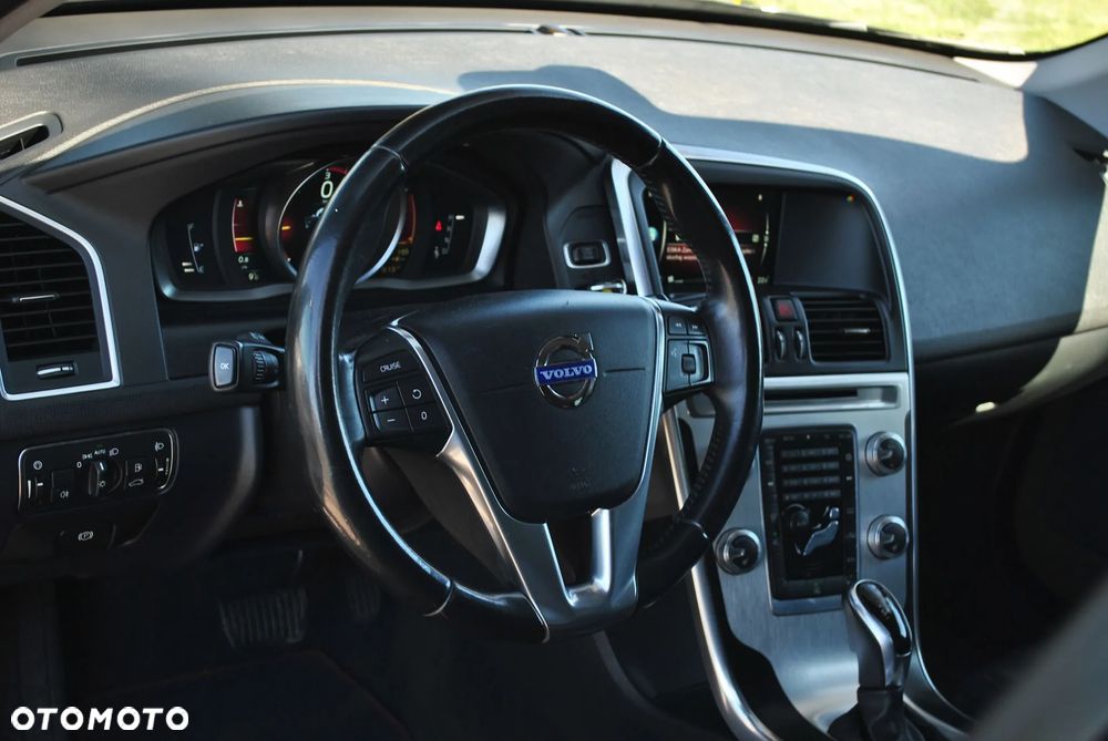 Volvo XC 60 D4 Drive-E Ocean Race - 12