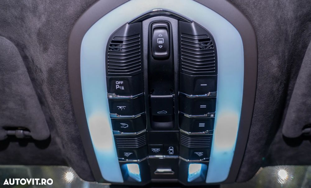 Porsche Macan Turbo PDK - 35