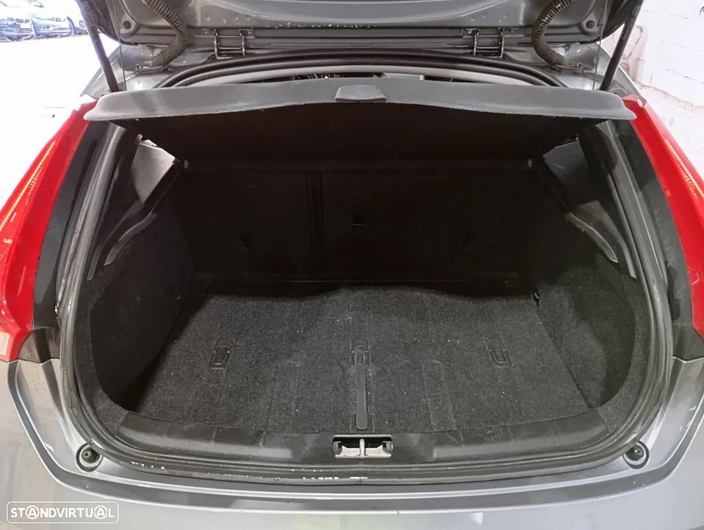 Volvo V40 2.0 D3 Momentum - 3