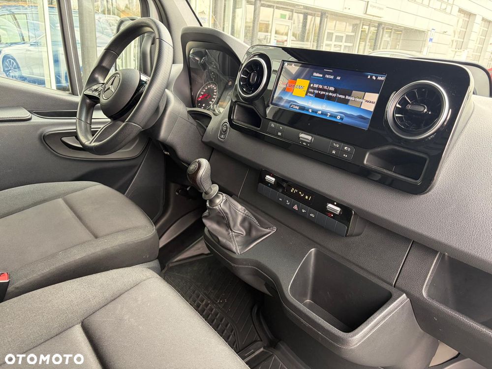 Mercedes-Benz Sprinter L4H2 - 11