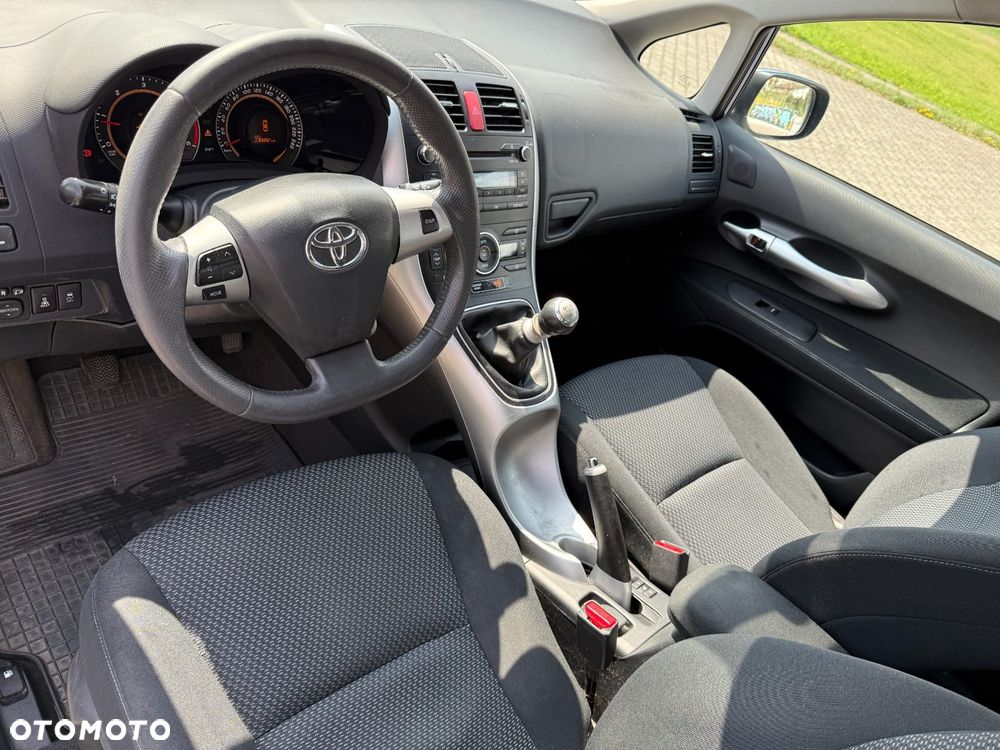 Toyota Auris - 11