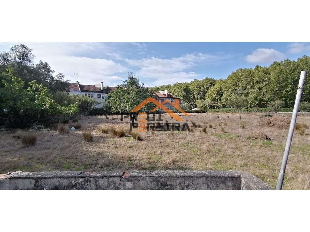Oportunidade de Investimento: Terreno Urbanizável em Caneças.