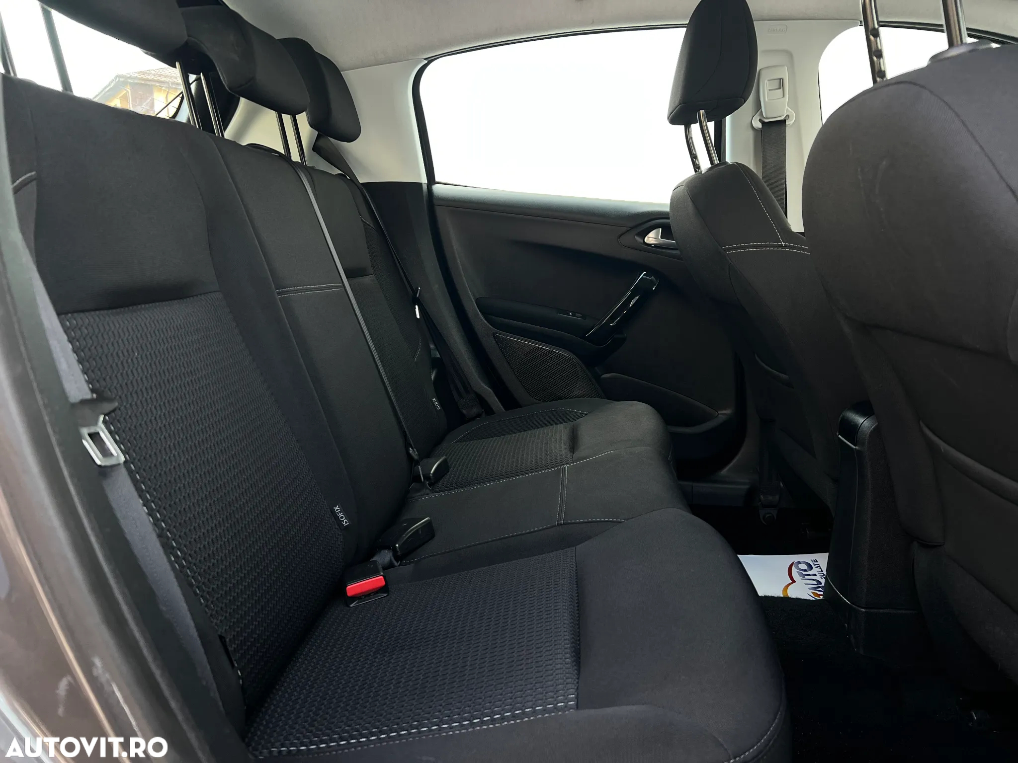Peugeot 208 PureTech 110 Stop & Start Allure - 8