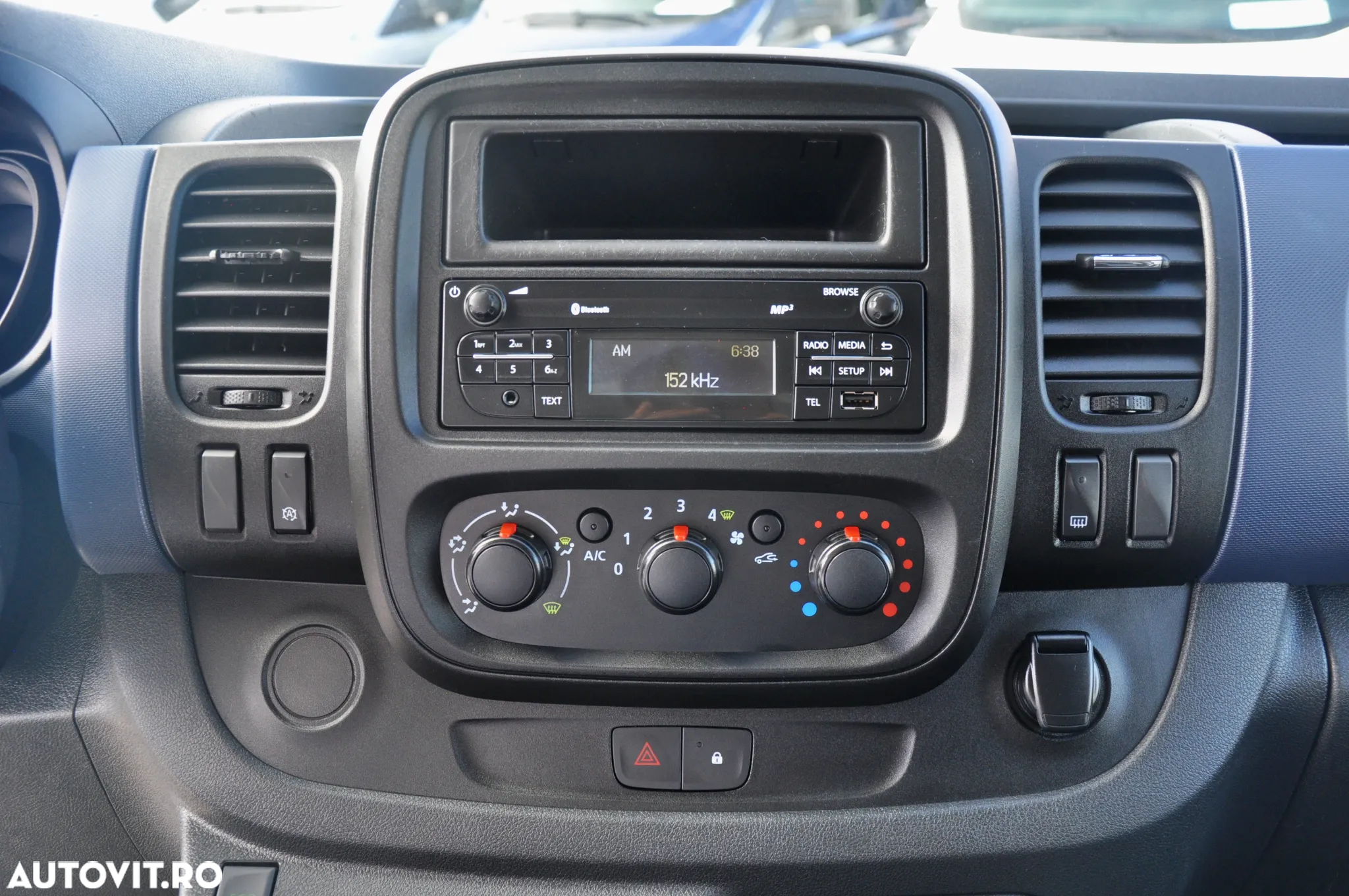 Opel Vivaro L2H1 Van - 17