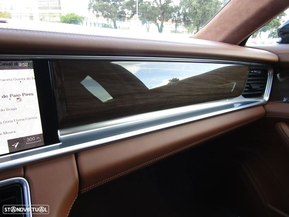 Porsche Panamera Sport Turismo 4 E-Hybrid - 25