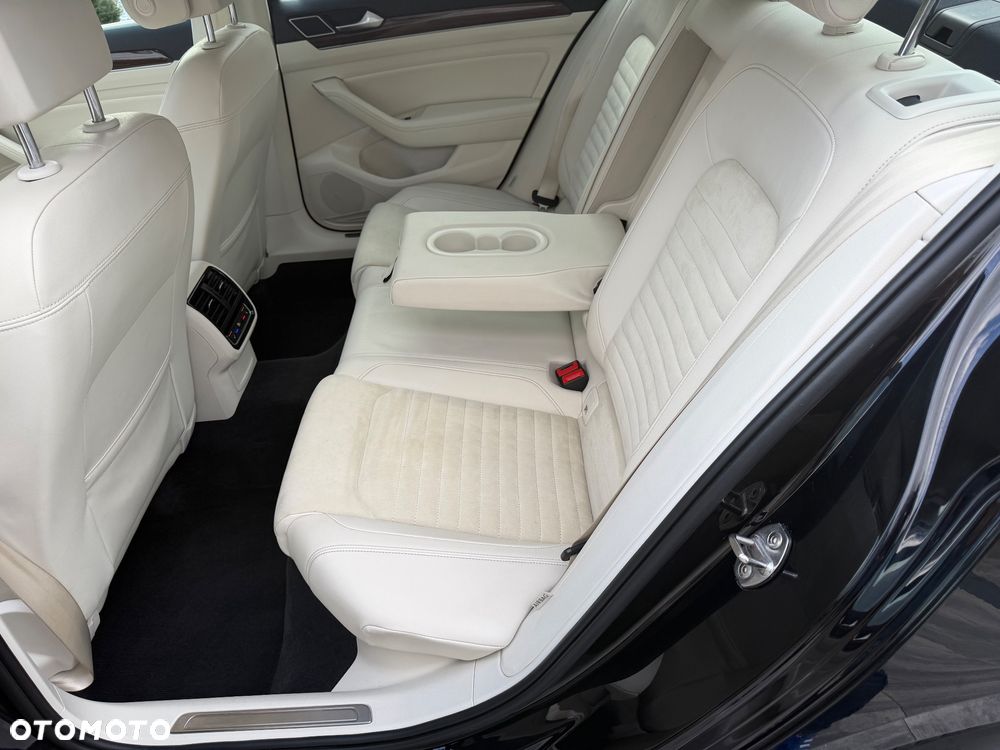 Volkswagen Passat 2.0 TSI 4Mot Elegance DSG - 25