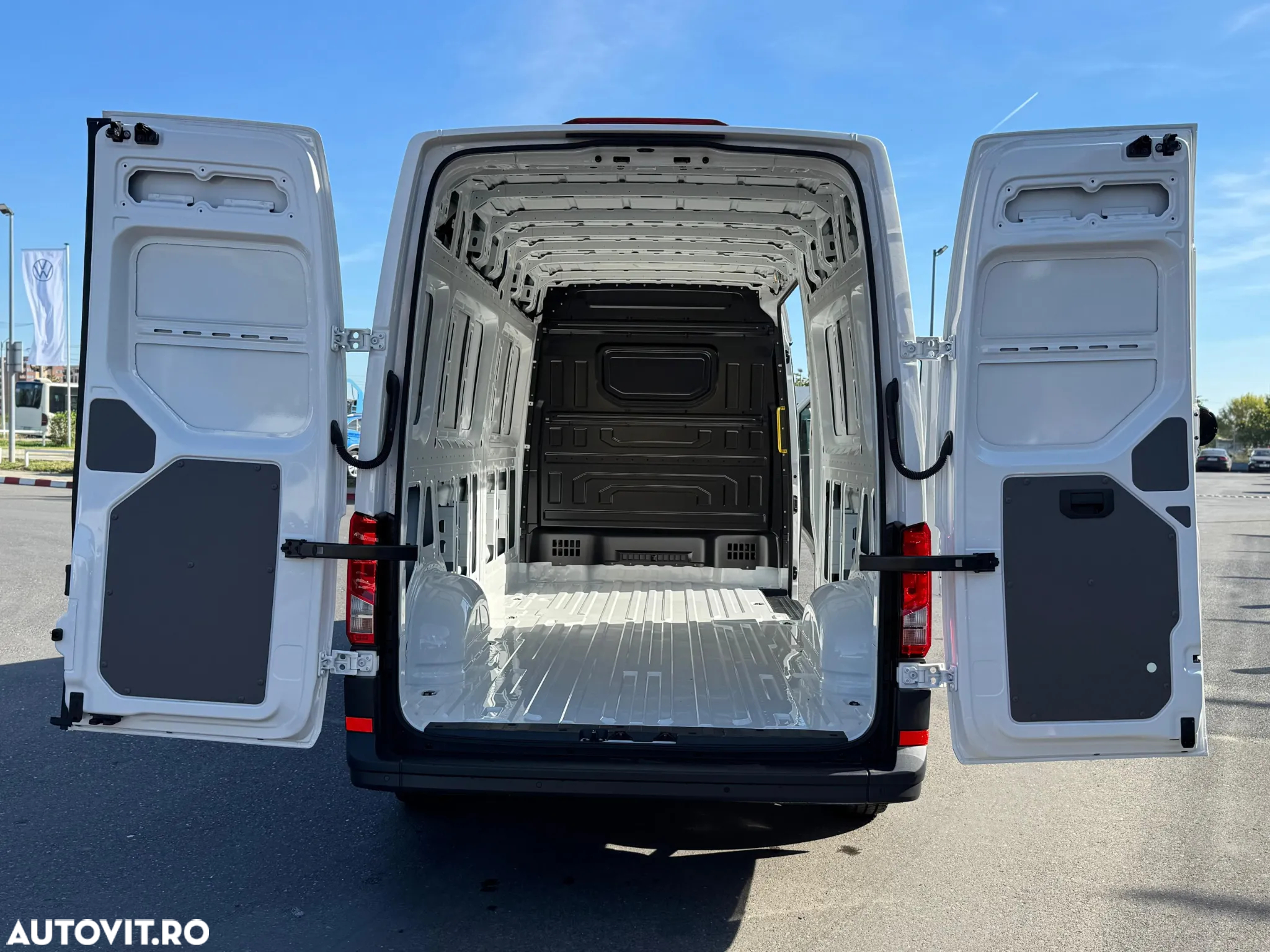 Volkswagen Crafter 3.5 Furgon L4H3 140CP - 9