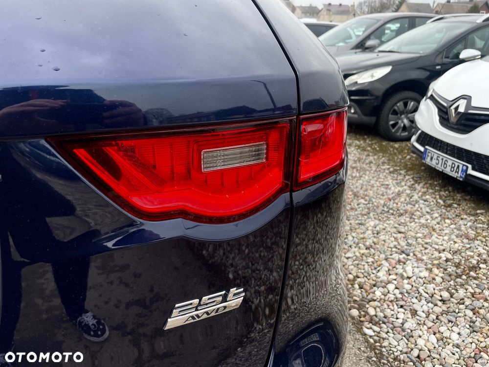 Jaguar F-Pace 25t AWD R-Sport - 10