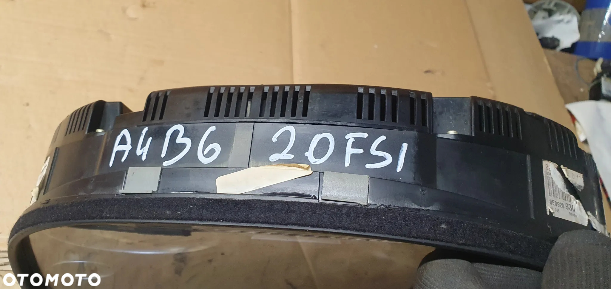 Licznik zegary Audi A4 B6 2.0 FSI Automat 8E0920930 - 8