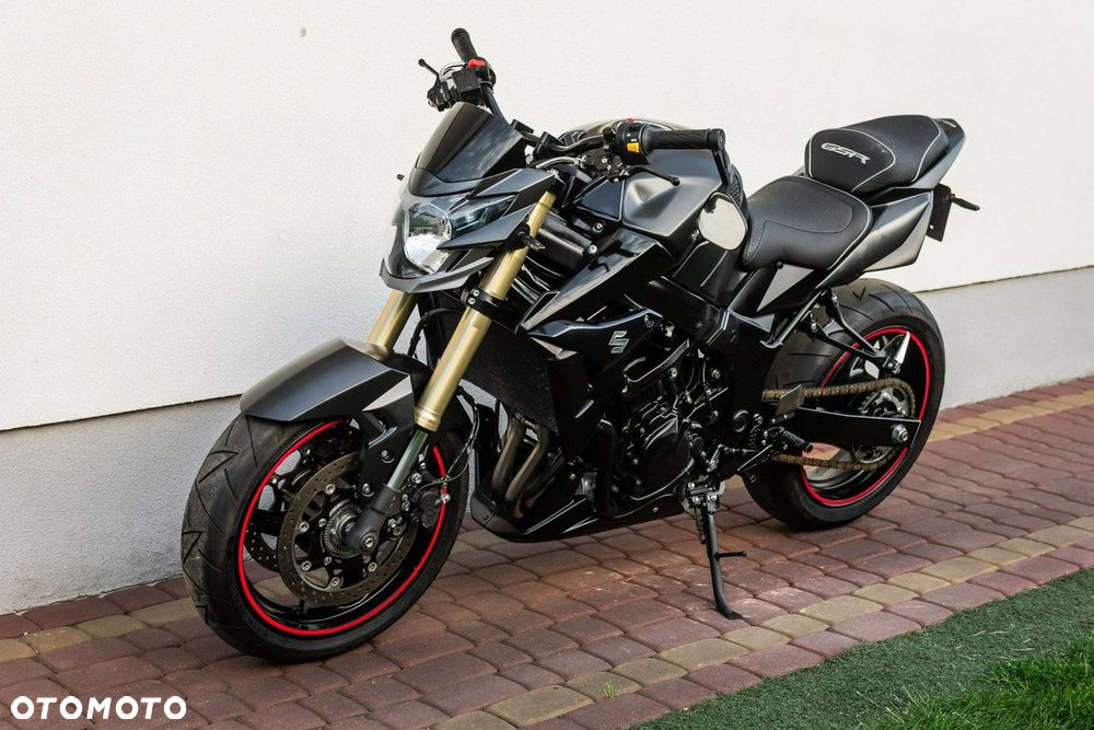Suzuki GSR - 7