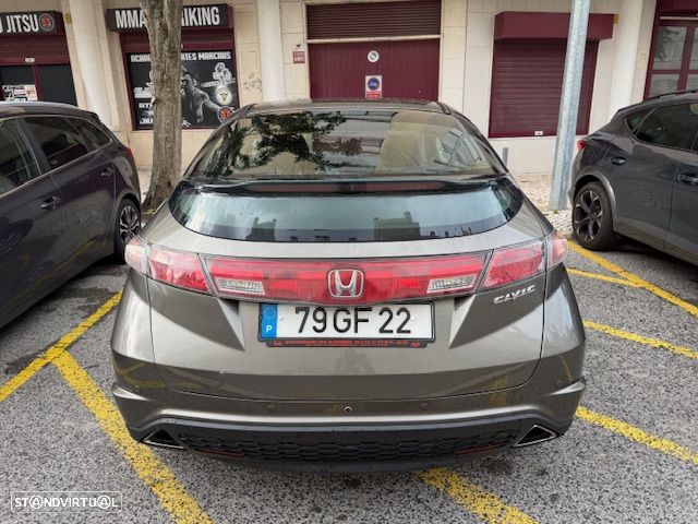 Honda Civic 1.8 Sport - 11