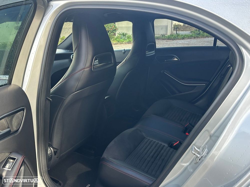 Mercedes-Benz A 180 d AMG Line - 12