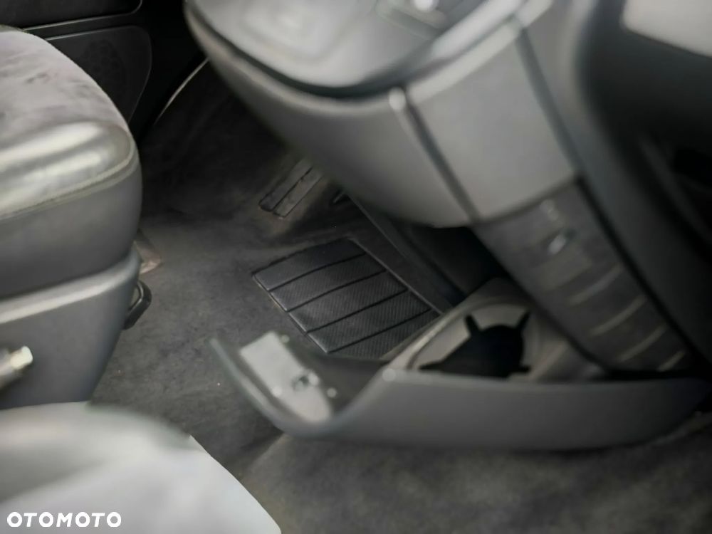 Volkswagen Multivan - 22