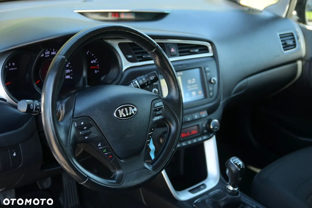 Kia Ceed 1.6 GDI Dream Team Edition - 25