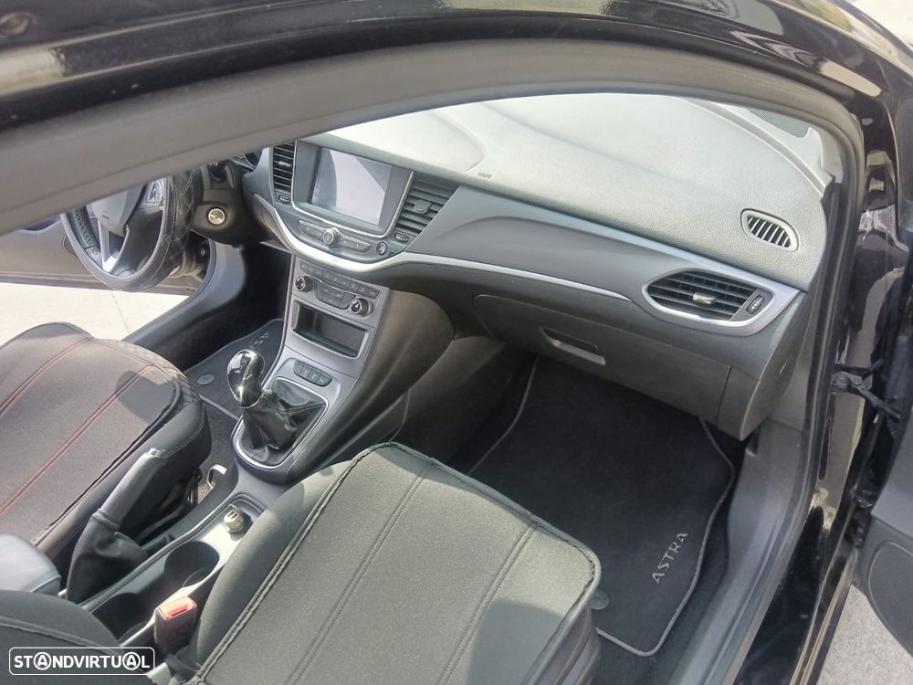 Opel Astra Sports Tourer - 11