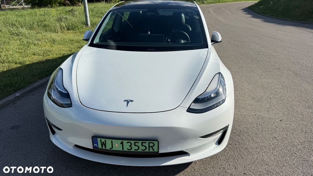 Tesla Model 3 - 35