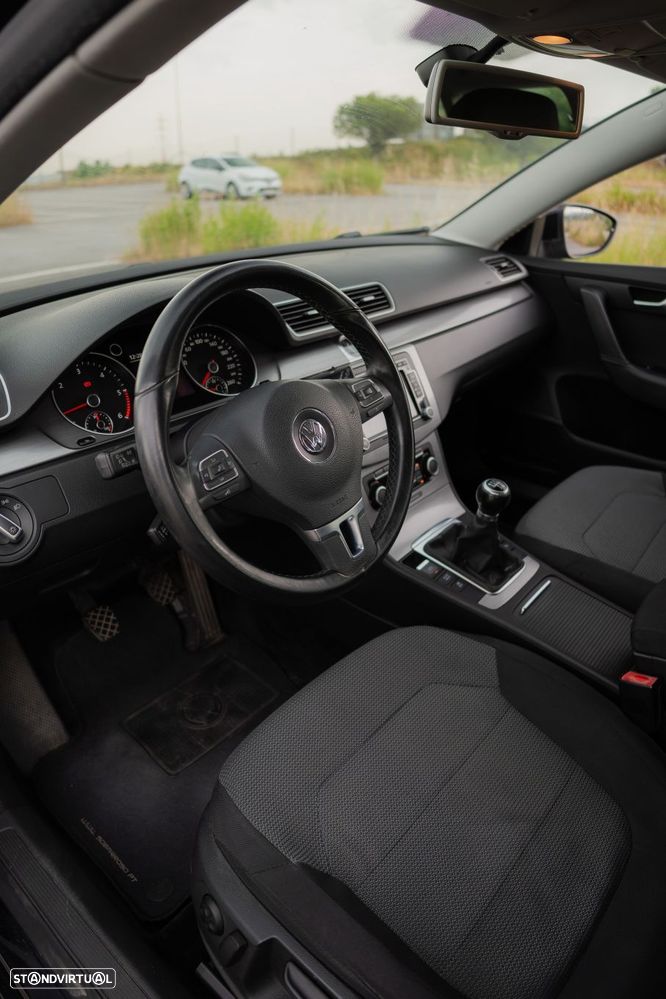 VW Passat 1.6 TDI Confortline BM - 21