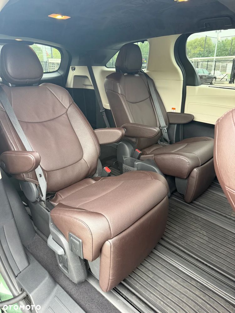 Toyota Sienna - 5
