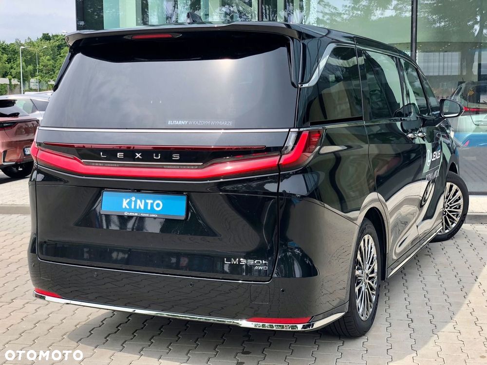 Lexus LM - 12