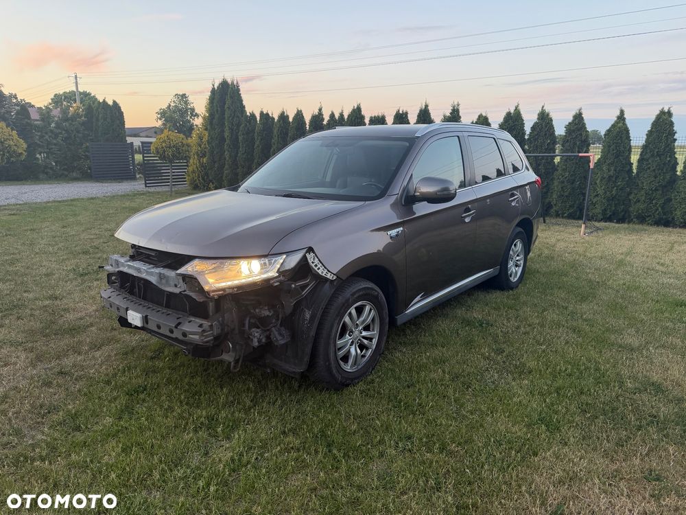 Mitsubishi Outlander Instyle NAVI + - 2