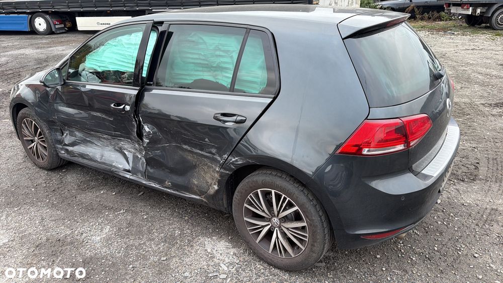 Volkswagen Golf - 6