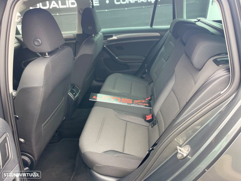 VW Golf Variant 2.0 TDi R-Line DSG - 27