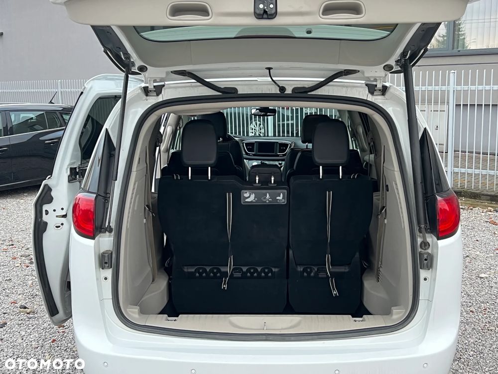 Chrysler Pacifica - 33