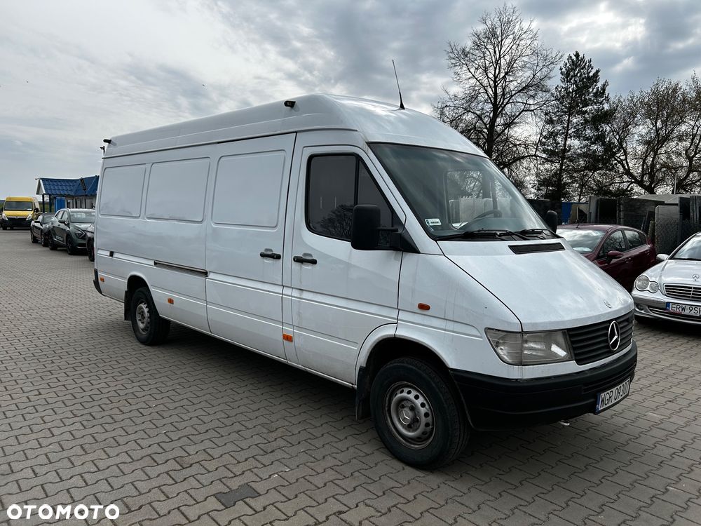 Mercedes-Benz Sprinter - 2