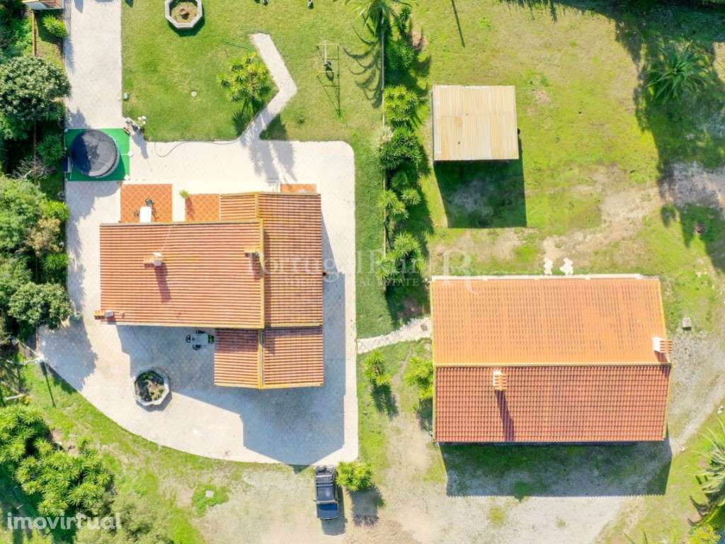 Quinta com 2 moradias, espaço comercial e loteamento a 30 minutos d... - Grande imagem: 4/39