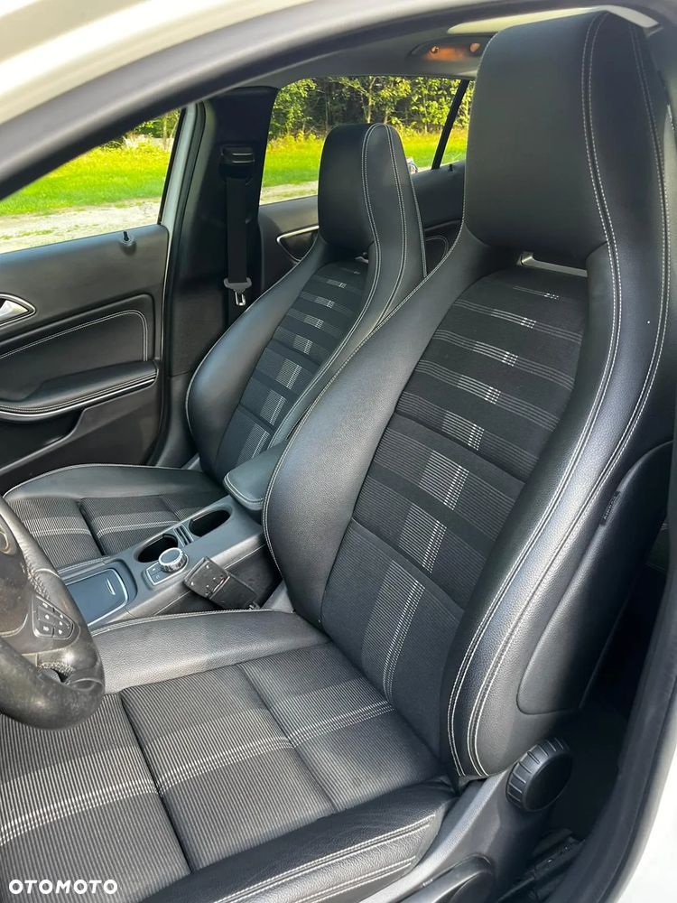 Mercedes-Benz GLA 200 7G-DCT UrbanStyle Edition - 11