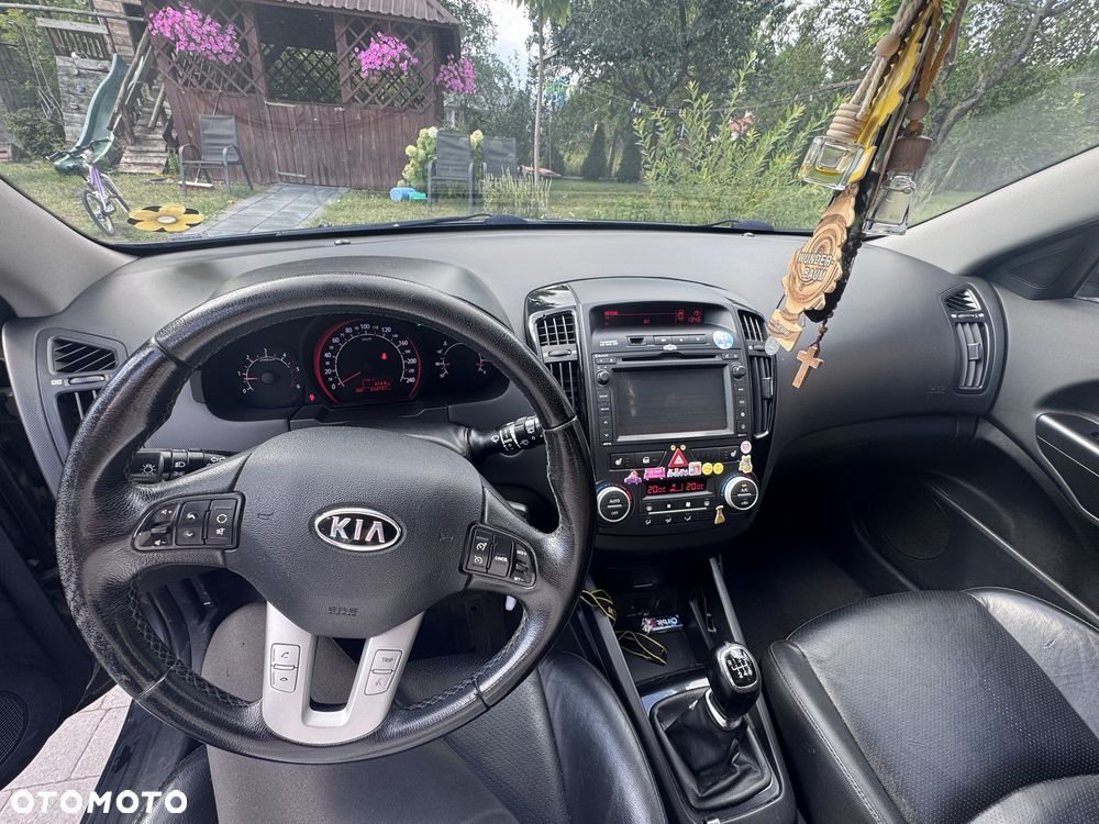 Kia Ceed 2011 photo 2