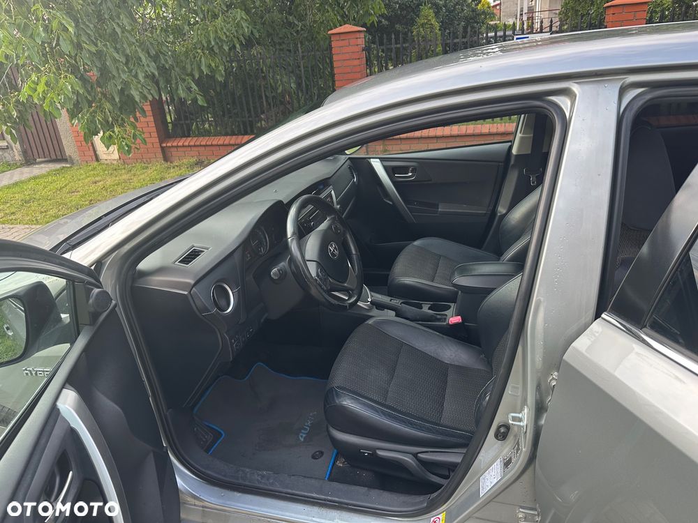 Toyota Auris - 11