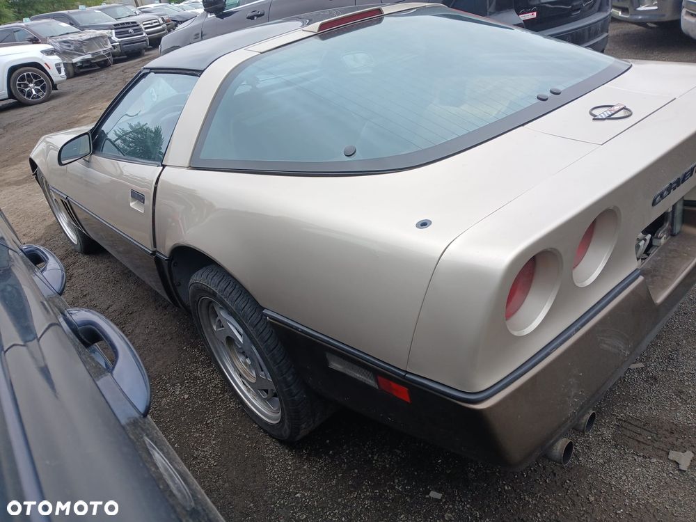 Chevrolet Corvette - 3
