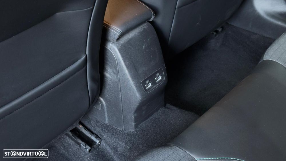 Peugeot e-208 Allure Pack - 40