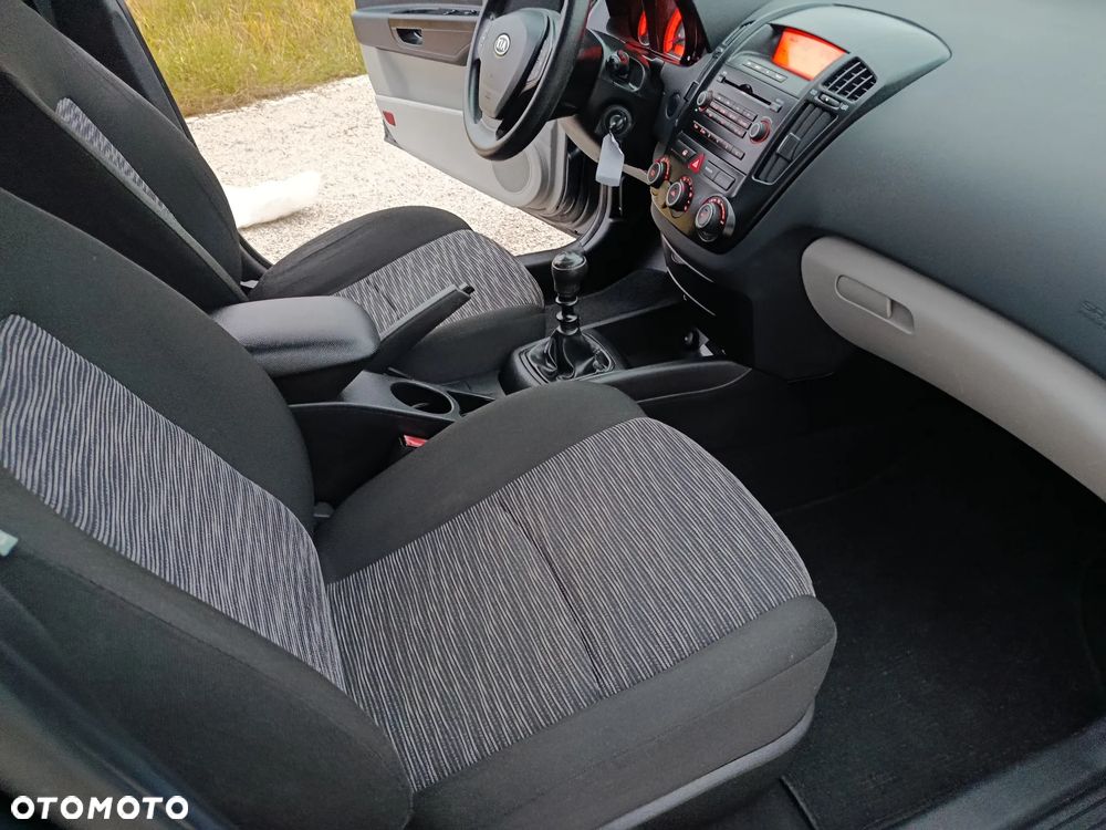 Kia Ceed 1.4 CVVT Attract - 33