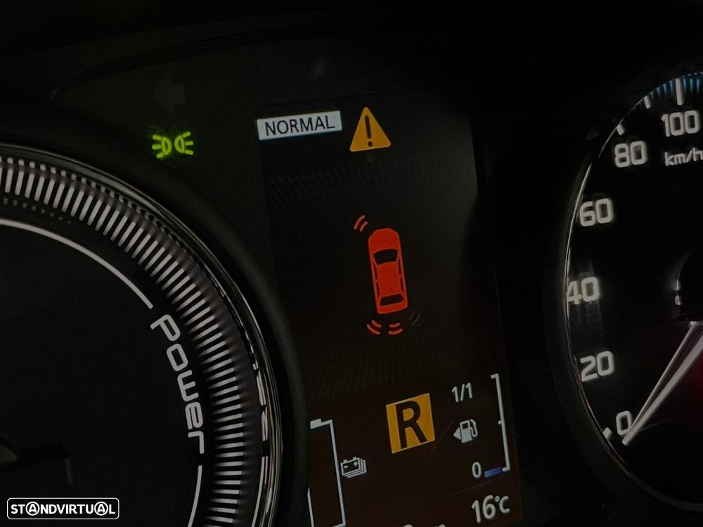 Mitsubishi Outlander 2.0 Intense Navi - 23