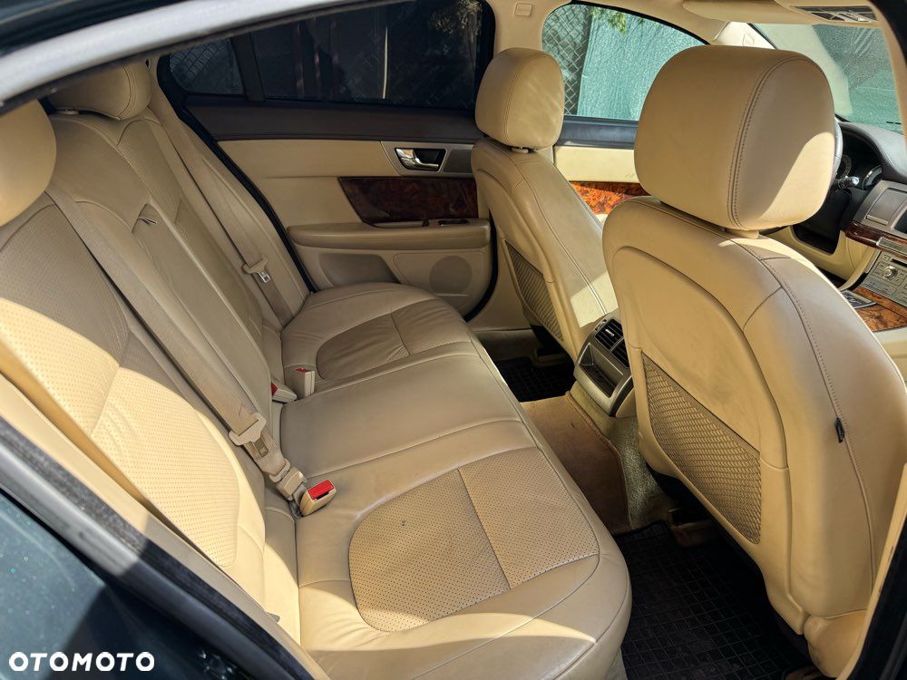 Jaguar XF 2.7 V6 D Premium Luxury - 7