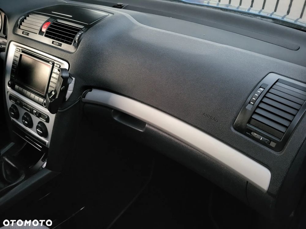 Skoda Octavia 2.0 TSI RS - 23