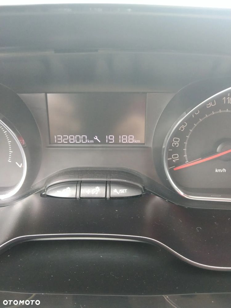Peugeot 208 1.4 VTi Active - 12