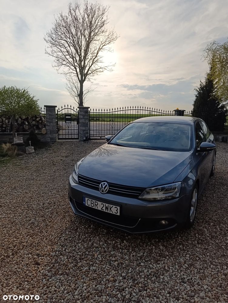 Volkswagen Jetta 2.0 TDI Highline - 4
