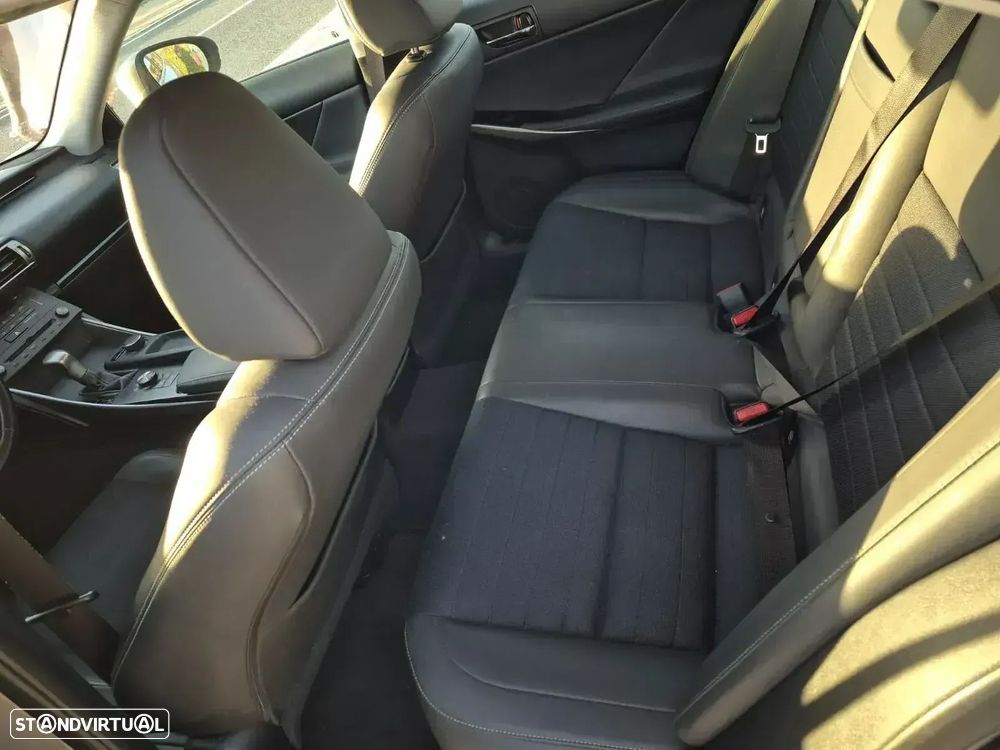 Lexus IS 300H Executive - 23