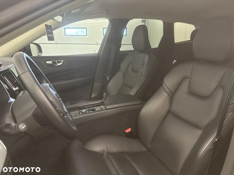 Volvo XC 60 B4 B Plus Dark - 20