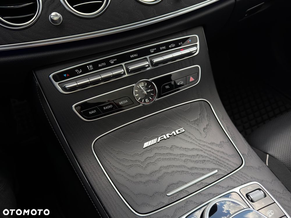 Mercedes-Benz Klasa E AMG 63 S 4-Matic+ - 33