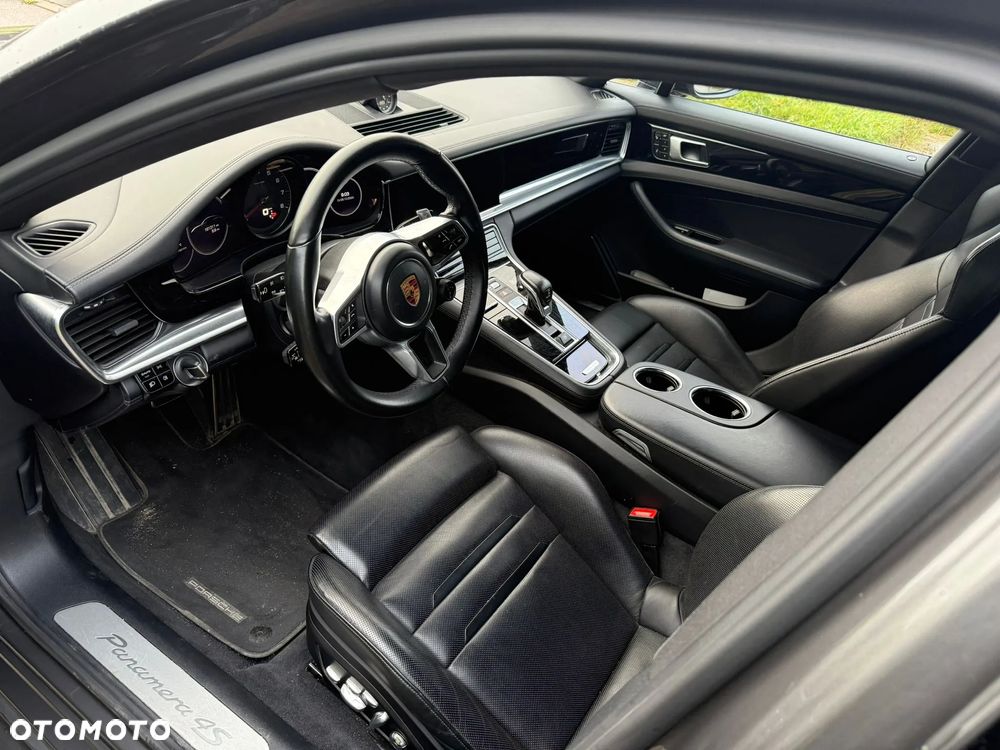Porsche Panamera 4S - 5