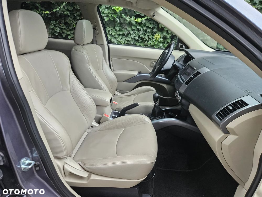 Mitsubishi Outlander 2.2 DI-D 4WD Intense - 20