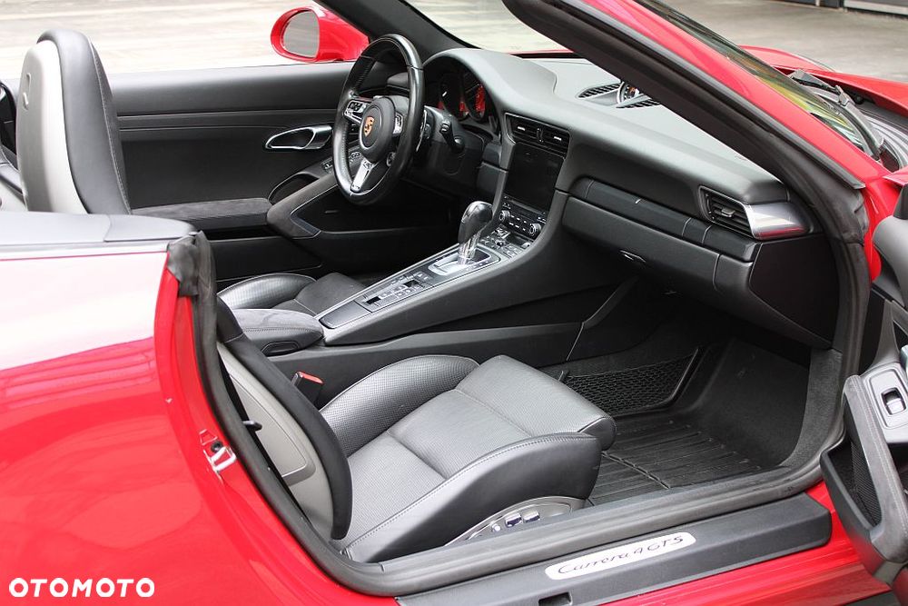 Porsche 911 Carrera 4 GTS PDK - 11